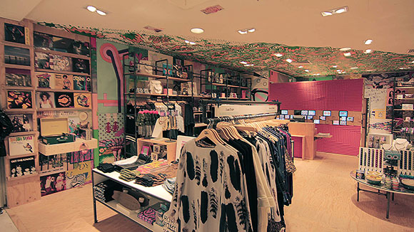 urban outfitters in paris france