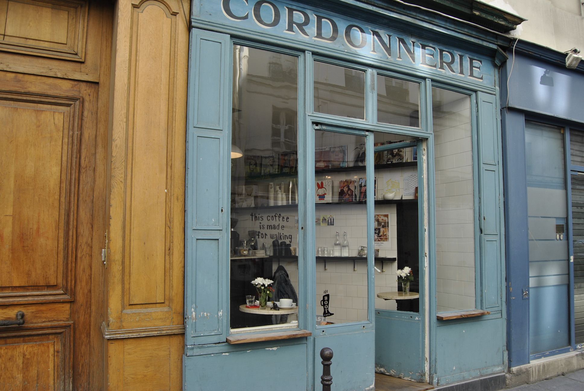 Cordonnerie paris boots blue door in the marais