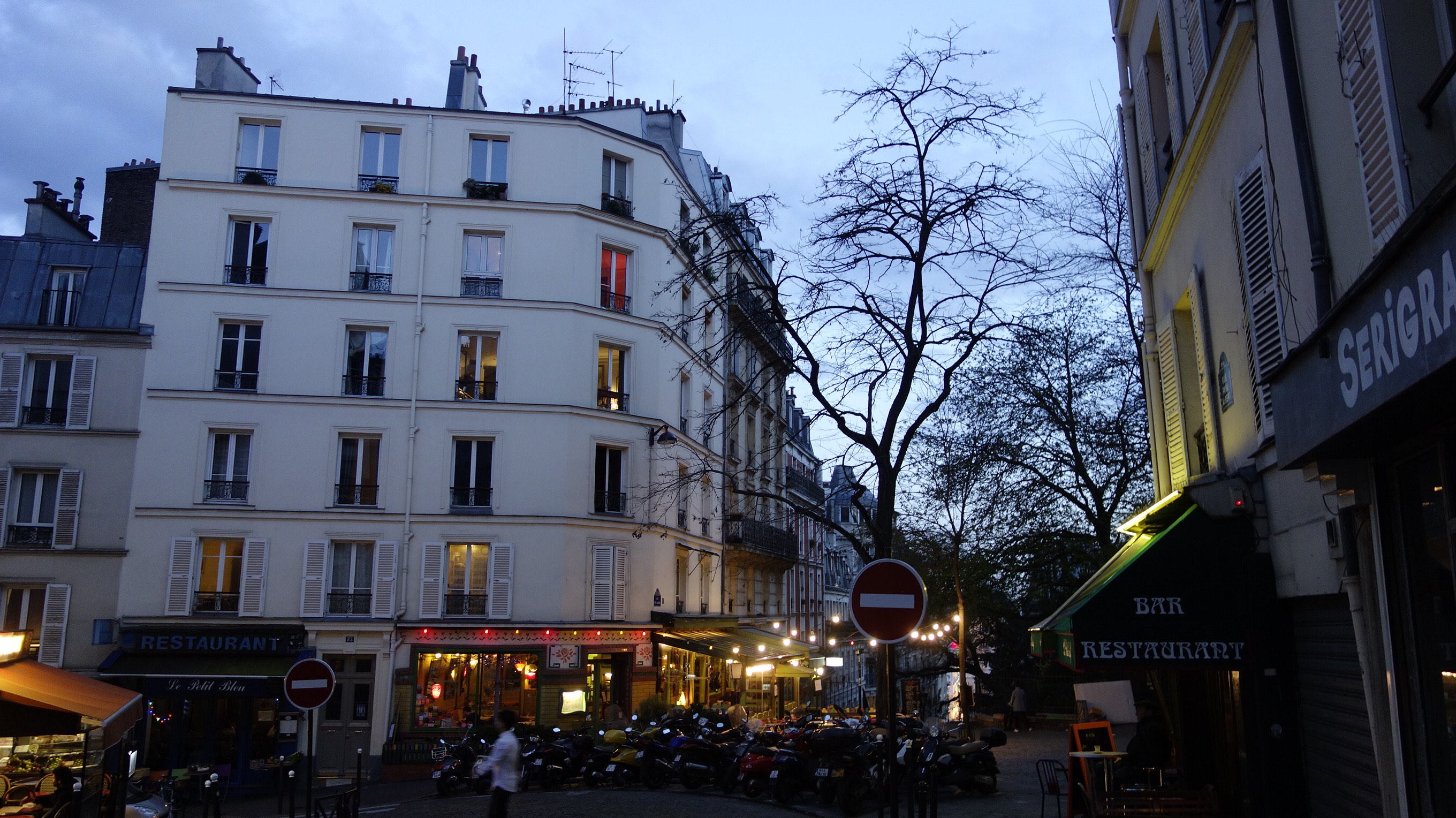 montmartre at night best to do with freinds | My parisian life
