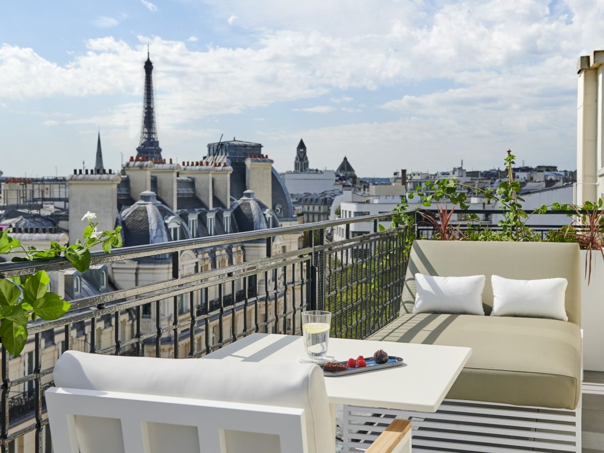 Best Paris Hotels with Views of the Eiffel Tower: Top Picks Reviews